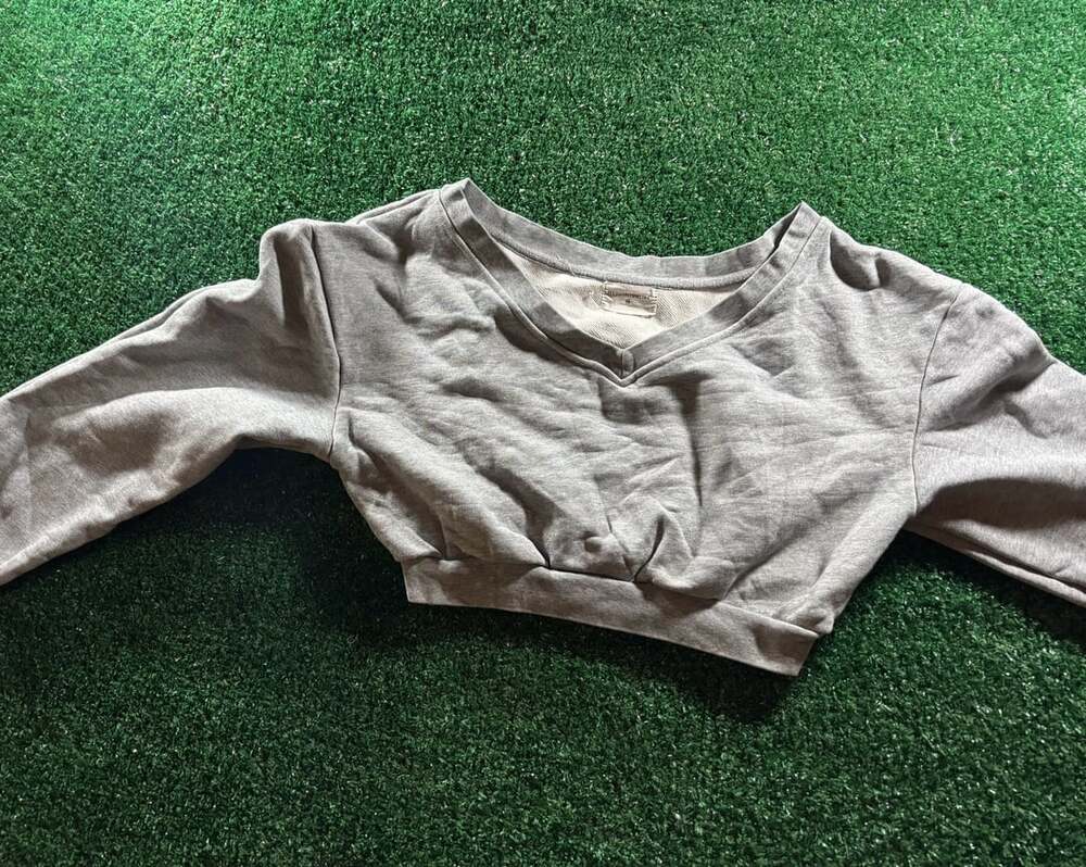 MyOutfitOnline Grey V-neck Crop Top